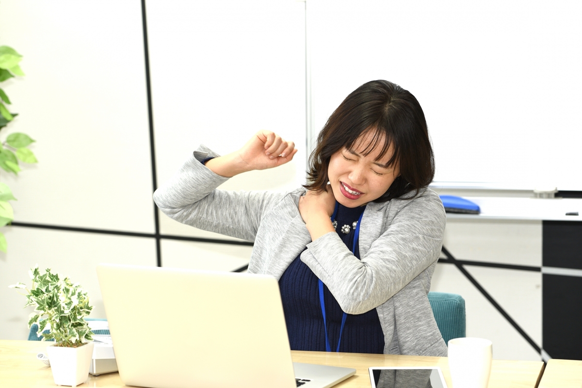 デスクワークの肩こり