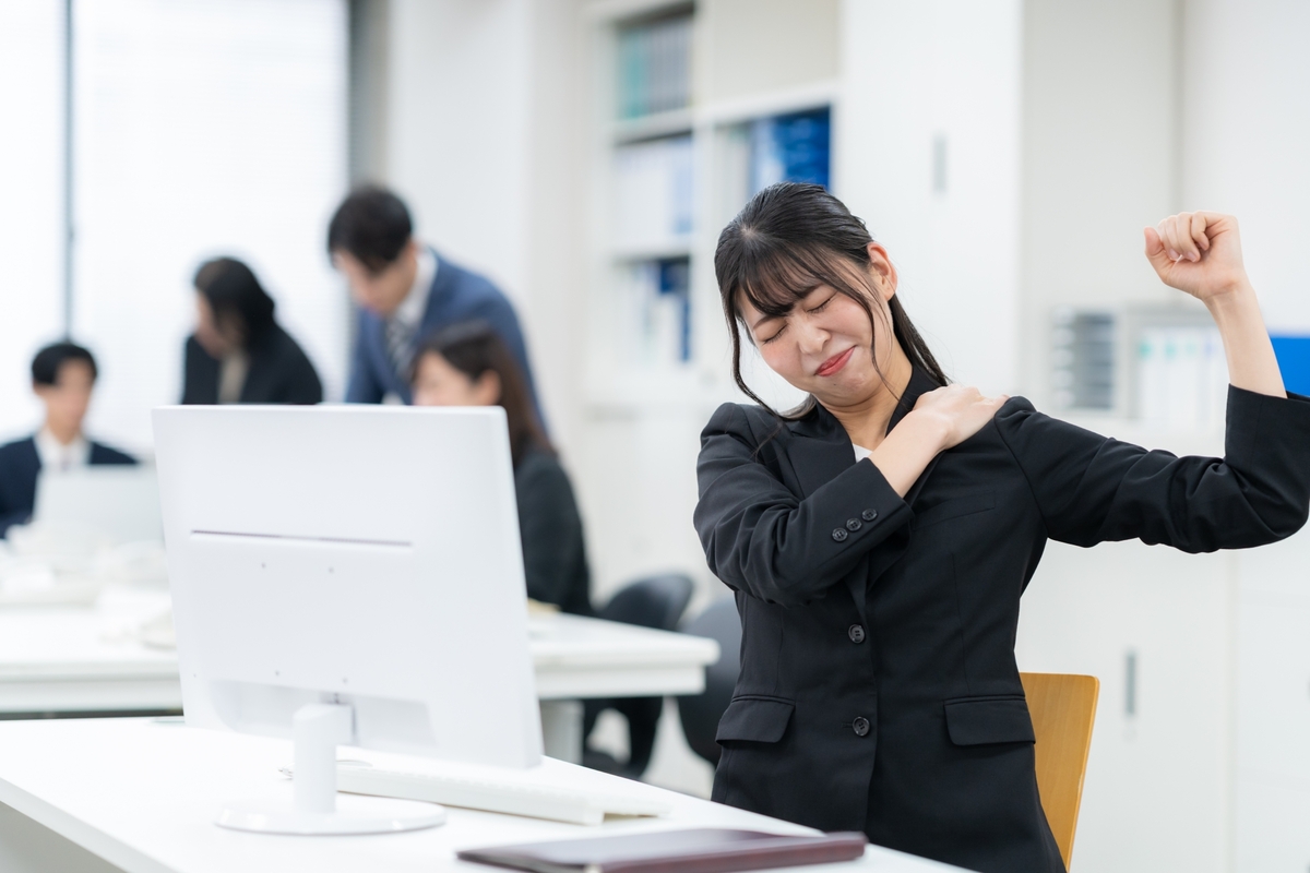 デスクワークの肩こり