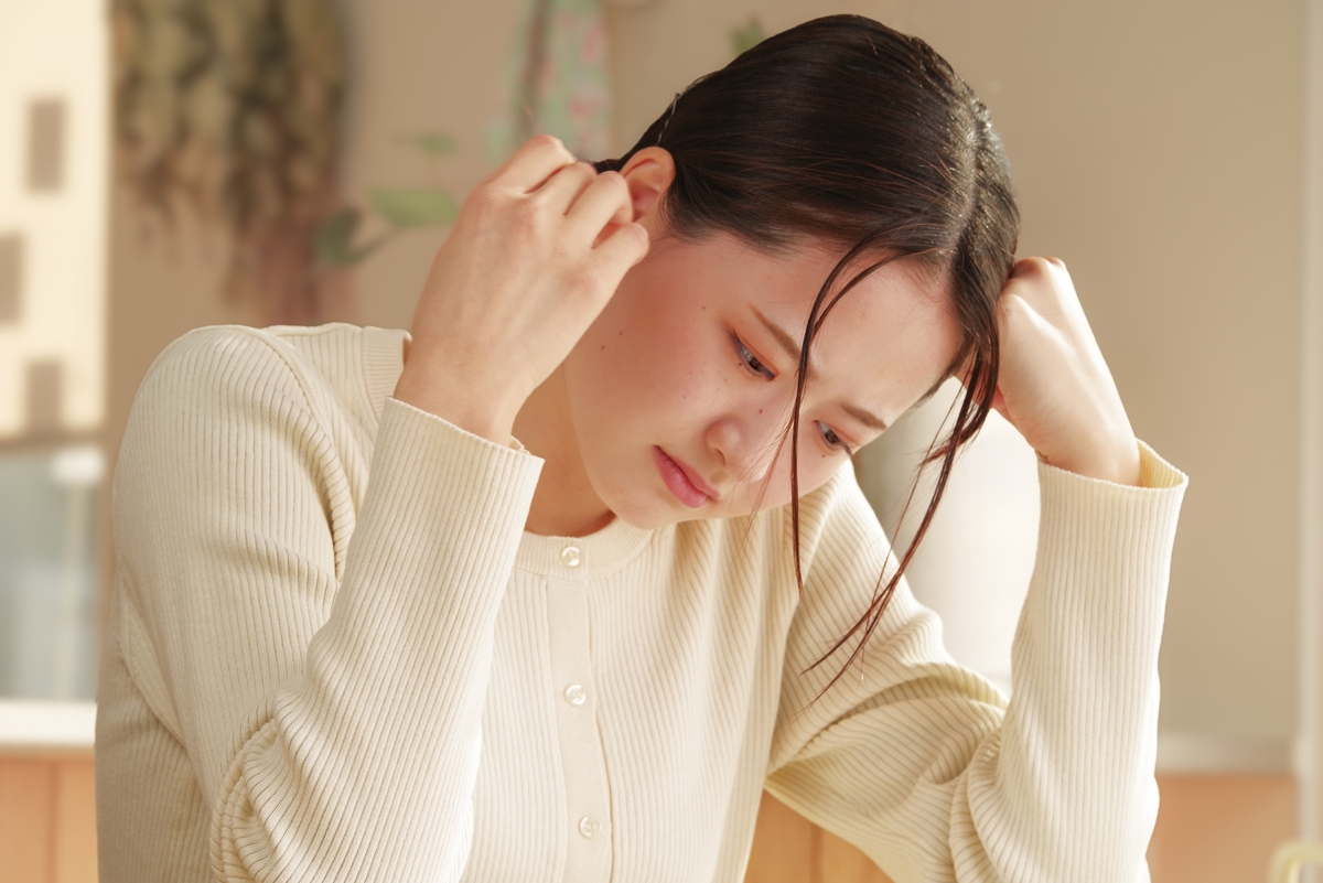 体調が悪い女性
